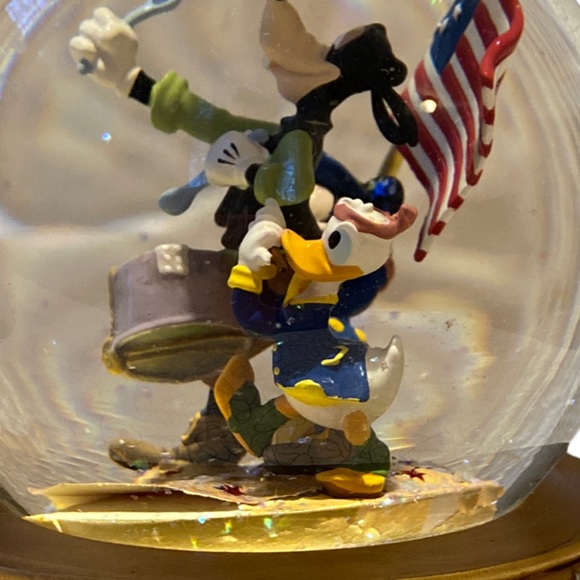 Vintage Disney Snow Globe July 4th 1776 Yankee Doodle Dandy (Video Included) - Picture 9 of 14